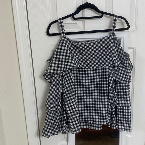 Off shoulder with strap top (M) - Picture 2 of 8